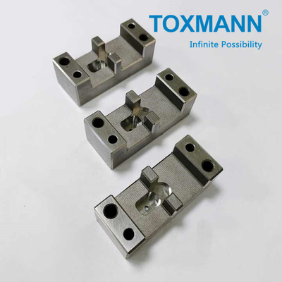 Op maat gemaakte plastic gietwerk Hoogwaardige vormkern Plastic injectievormonderdelen Wedge Switch Box Guide Base Plate