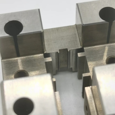 Hoogprecisie op maat gemaakte cnc-bewerking van metalen onderdelen